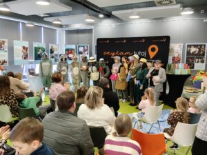 Kadra przedszkola wcielająca się w "Słonia Trąbalskiego"