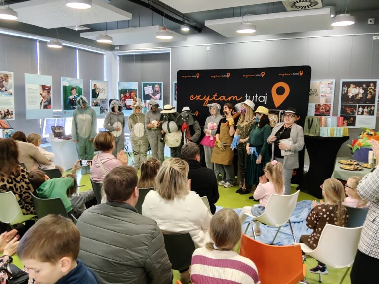 Kadra przedszkola wcielająca się w "Słonia Trąbalskiego"